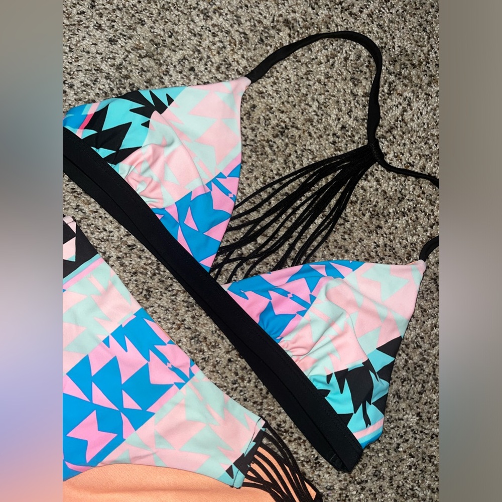 Colorful patterned strappy bikini - Picture 4 of 4
